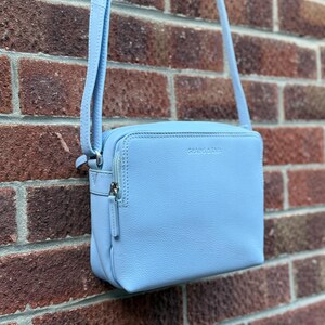Grains & Tan Vollnarbenleder Klassische Mittelgroße Damen Umhängetasche, Handtasche mit langem verstellbarem Riemen