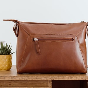 G & T Umhängetasche aus echtem Leder, mittelgroße Crossbody-Tasche, Damenhandtasche, Schultertasche, Messenger-Tasche mit langem verstellbaren Riemen