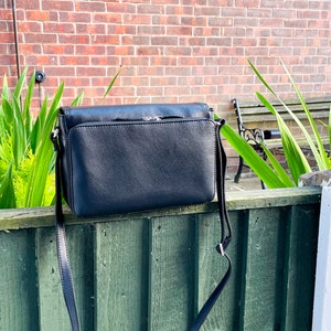Volnerf leren handtas met klep: verstelbare schoudertas afbeelding 4