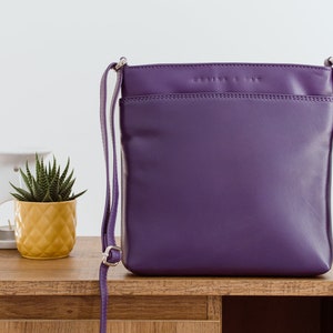 G & T Vollnarbenleder Damen Flache Crossbody-Tasche, Handtasche, Schultertasche, Sling Bag mit langem verstellbarem Riemen