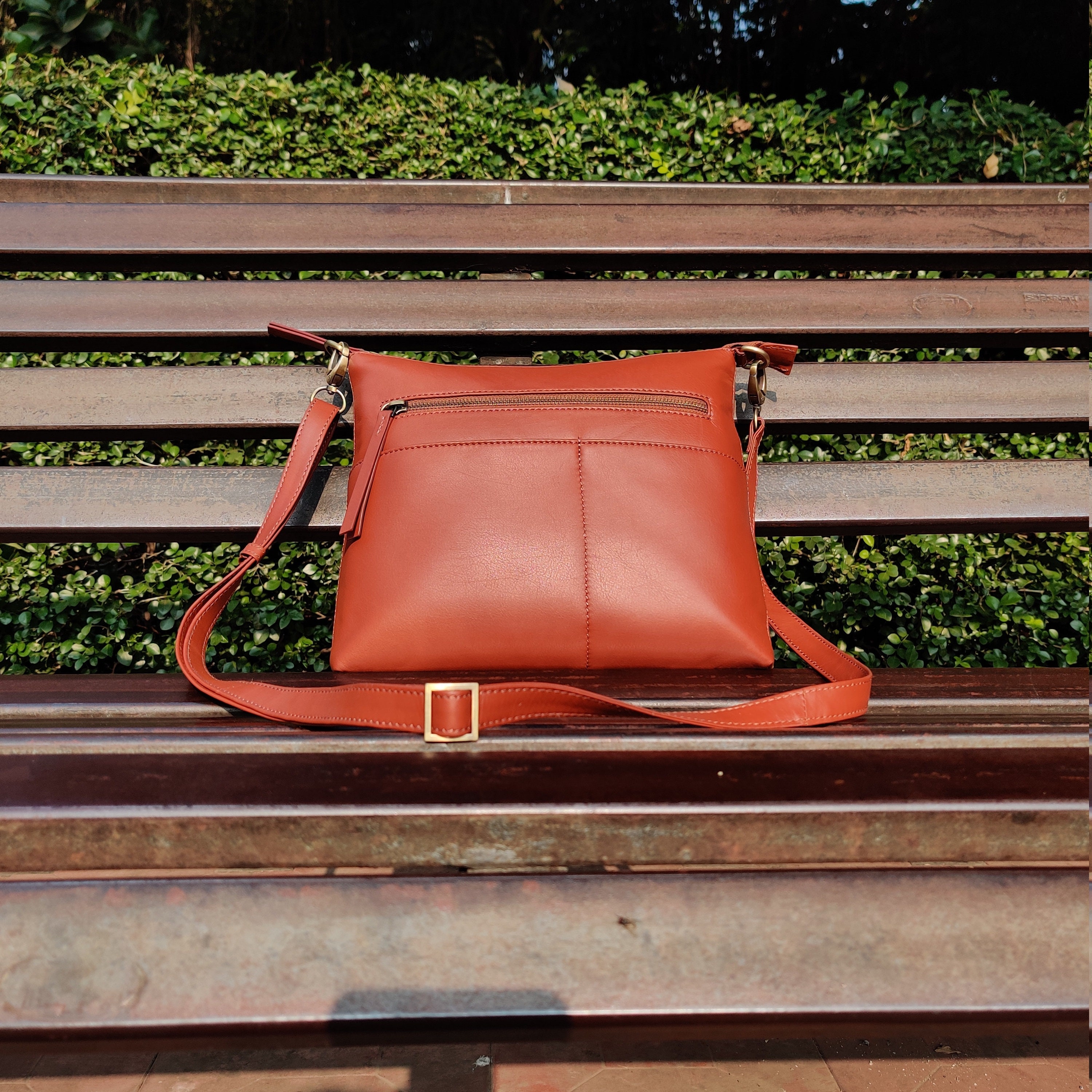GT-H14: G&T Full-grain Leather Classic Shoulder Bag, Crossbody Bag