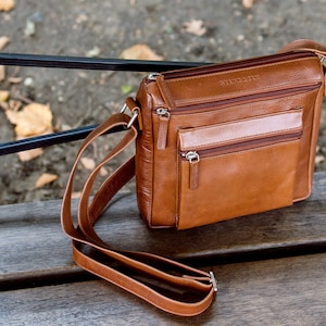 G & T Trendige Crossbody-Tasche aus Leder, Crossover-Damentasche, Over-the-Body-Bag mit langem verstellbaren Schultergurt
