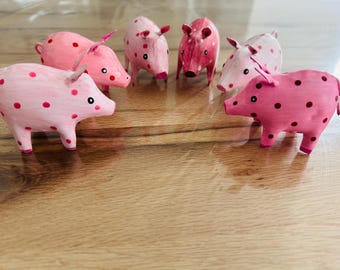Kleine Glücksbringer Schweinchen aus Metall, liebevolle Handarbeit, Glücksschwein, Glücksbringer, Schwein mit Punkte 8 x 3x 6 cm