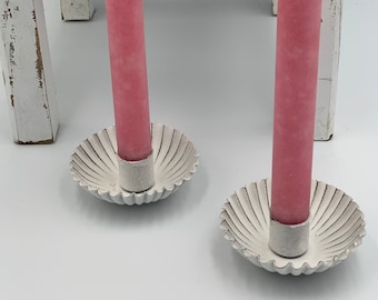 Kerzenhalter aus Metall in antik weiß im 2 er Set