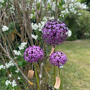 Pflanzstecker Allium lila, 3 verschiedene Größen, Beetstecker, Blumenstecker, Gartendekoration aus Metall Bild 4