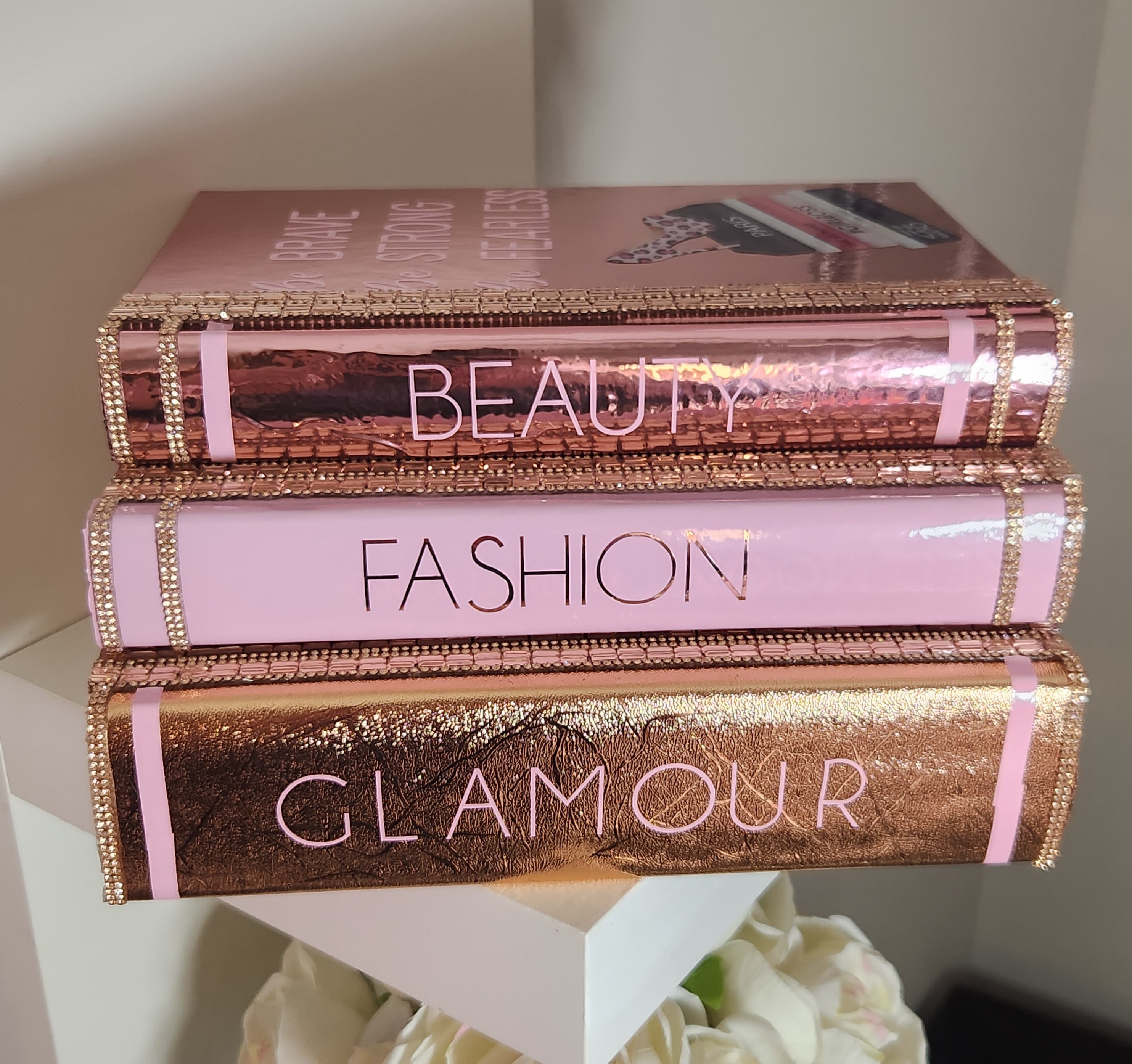  Fashion Inspired Decorative Books - Hardcover Fake Decorative  Books for Coffee Table/Shelves with No Pages - Lightweight Aesthetic Book  Display Stack for Minimalist Office/Home Décor - Set of 3: 0718157502116:  Generic