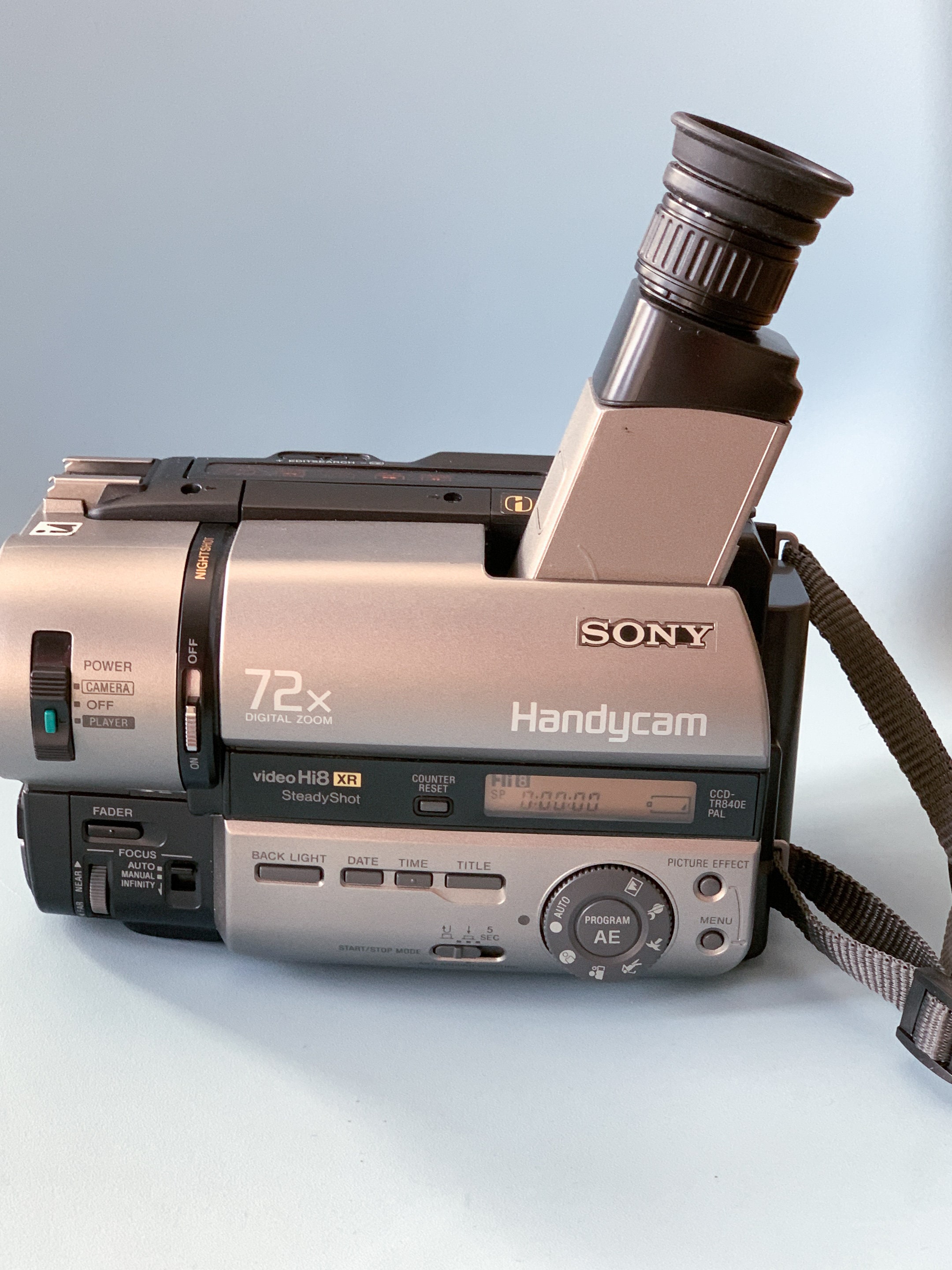 Sony CCD-TR 840E PAL Hi-8 Xr Vintage Camcorder With Night Sony CCD-TR 840E PAL Hi-8 Xr Vintage Camcorder With Night