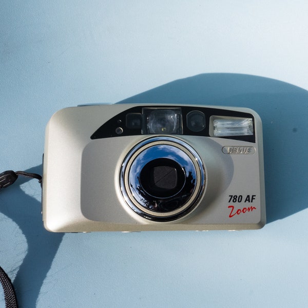 Elegante 35-mm-Filmkamera mit Automatikfunktionen für stressfreie Aufnahmen, Revue 780 Zoom AF mit Kameratasche