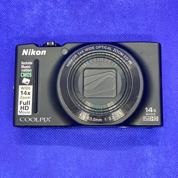 Nikon Coolpix S8200 point and shoot digicam great condition