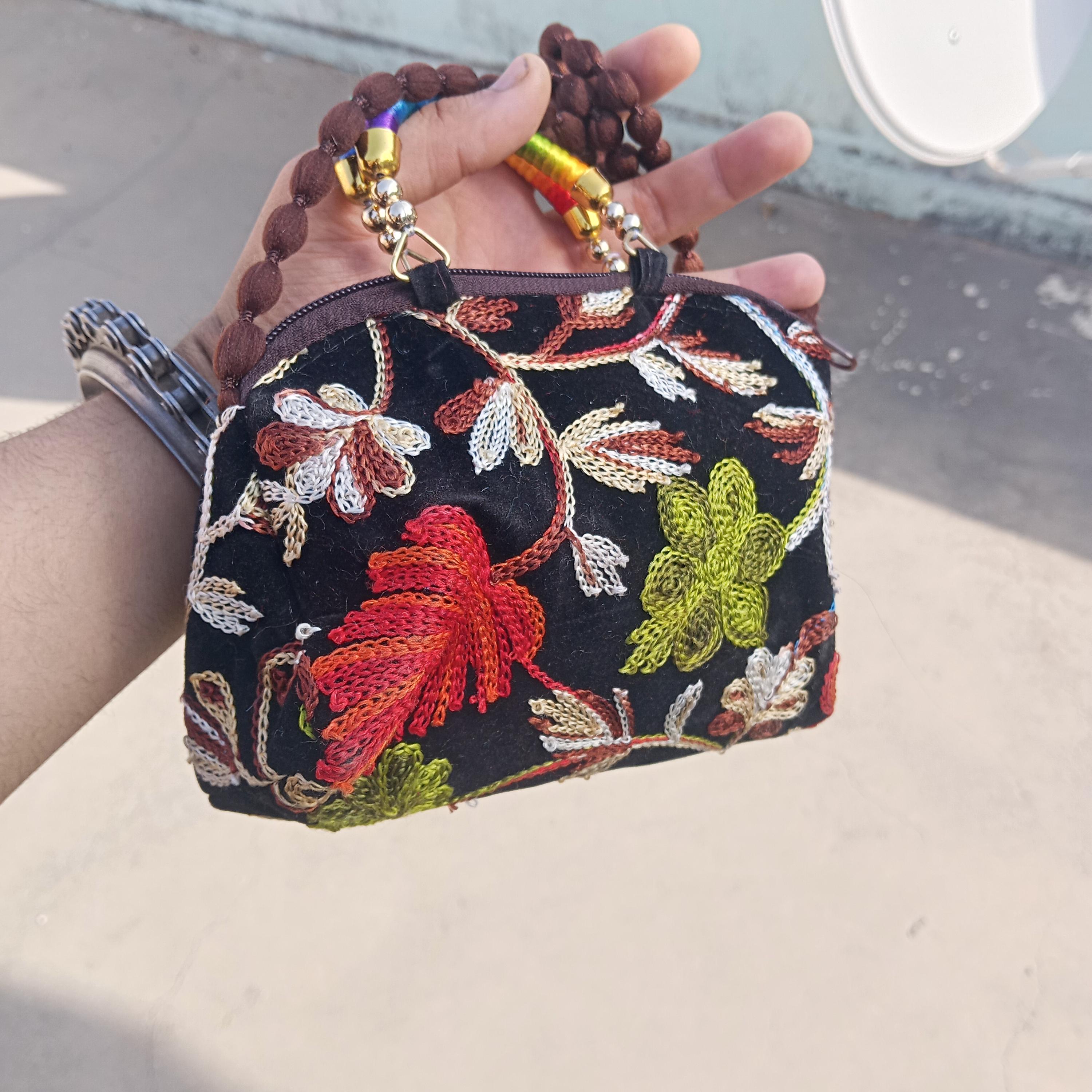 ベルベット刺繍の花柄ハンドバッグ、インドのウェディングクラッチ 