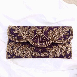 パープルベルベットクラッチゴールドビーズバッグ、ゴールド刺繍バッグ、ハンドメイドパーティークラッチ、インドのウェディングクラッチ、彼女へのギフト、レイブパーティークラッチ