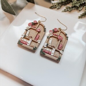 Pendientes de estantería de arcilla polimérica: Inspirados en el diseño floral de Elain