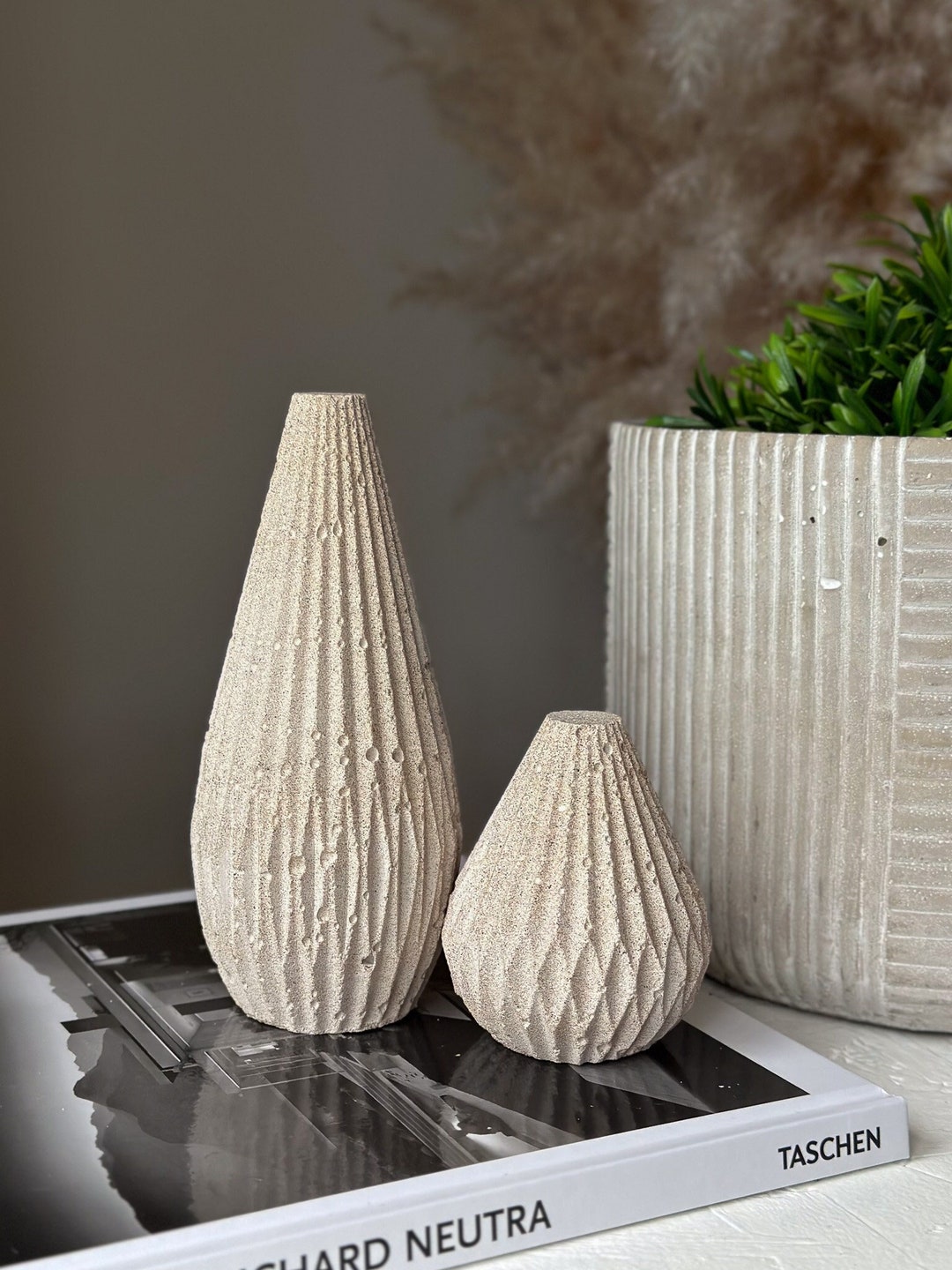 Stone Ribbed Ornaments, Industrial Look Office Room Decor ...