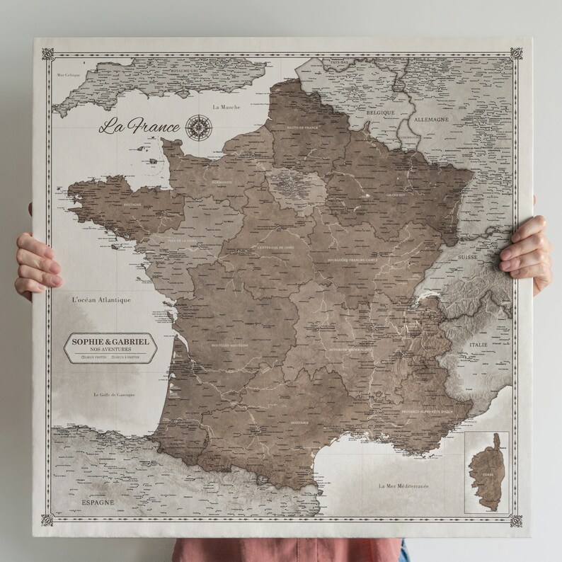 Vue complète de la carte de France personnalisée à épingler sur toile. Idéale pour la décoration et le suivi des voyages.