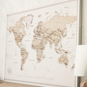 Gepersonaliseerde pushpin wereldkaart canvas – met spelden en aangepaste offerte