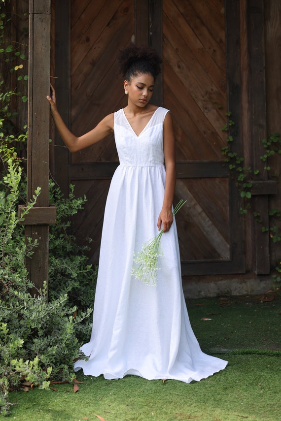 White Linen Wedding Dress BIEL, Simple V-neck Wedding Dress, Low Back Bridal  Dress, Affordable Boho Wedding Dress, Custom Wedding Dress - Etsy Denmark