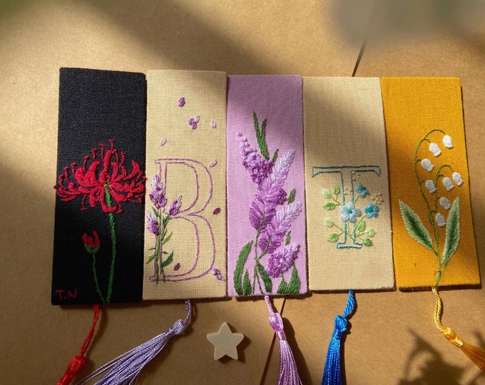 Floral embroidered bookmark, Personalized bookmark, Aesthetic bookmark, Custom unique bookmark, Bookmark for women, Handmade linen bookmark
