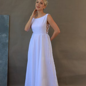 Vestido de novia de lino LIA, Vestido de novia con espalda descubierta, Vestido de novia romántico, Vestido largo hasta la rodilla, Vestido de novia bohemio de lino a medida, Fabricación ética
