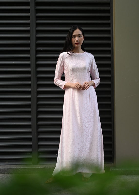 vietnam ladies dress Silk Vietnamese Bridal Dress, Vietnam Women Dress, Traditional Dress Vietnamese, Ao Dai Women With Pants, Handmade Ao Dai, Custom Ao Daias38