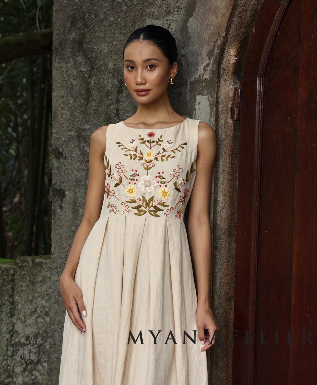 Hand Embroidered Sleeveless Crew Neck Linen Dress AMARA, Wedding Guest Dress,  Custom Fit - Etsy Canada
