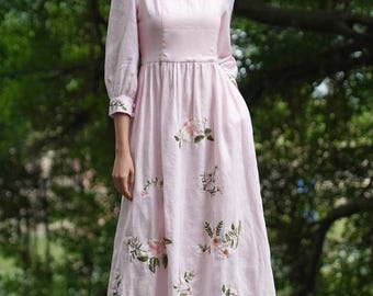 Abito in lino con scollo rotondo e ricami a mano KINSLEY, abito da invitata a un matrimonio, vestibilità personalizzata
