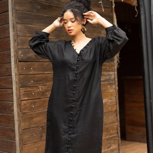 Leinenkleid mit Knopfleiste RAINA, schwarzes Leinenkleid, Leinen-Midikleid, V-Ausschnitt-Leinenkleid, Leinenkleid mit langen Ärmeln, Plus-Size-Kleid Bild 6