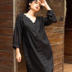 Leinenkleid mit Knopfleiste RAINA, schwarzes Leinenkleid, Leinen-Midikleid, V-Ausschnitt-Leinenkleid, Leinenkleid mit langen Ärmeln, Plus-Size-Kleid Bild 3