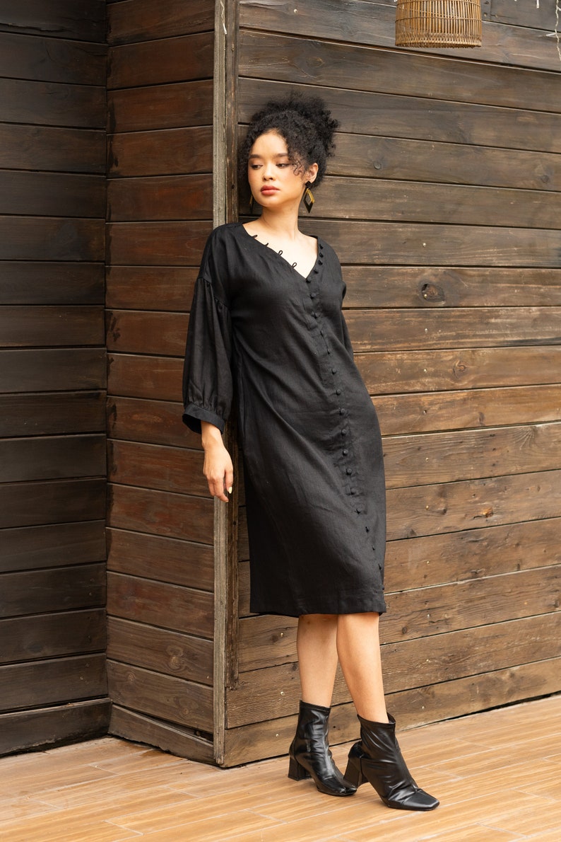 Leinenkleid mit Knopfleiste RAINA, schwarzes Leinenkleid, Leinen-Midikleid, V-Ausschnitt-Leinenkleid, Leinenkleid mit langen Ärmeln, Plus-Size-Kleid Bild 9