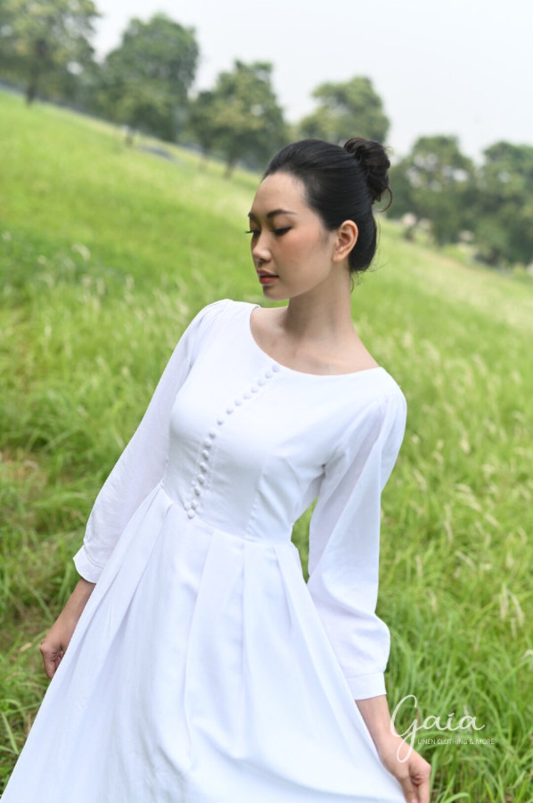 Abito da sposa semplice in lino con strascico NIA, Abito da sposa a