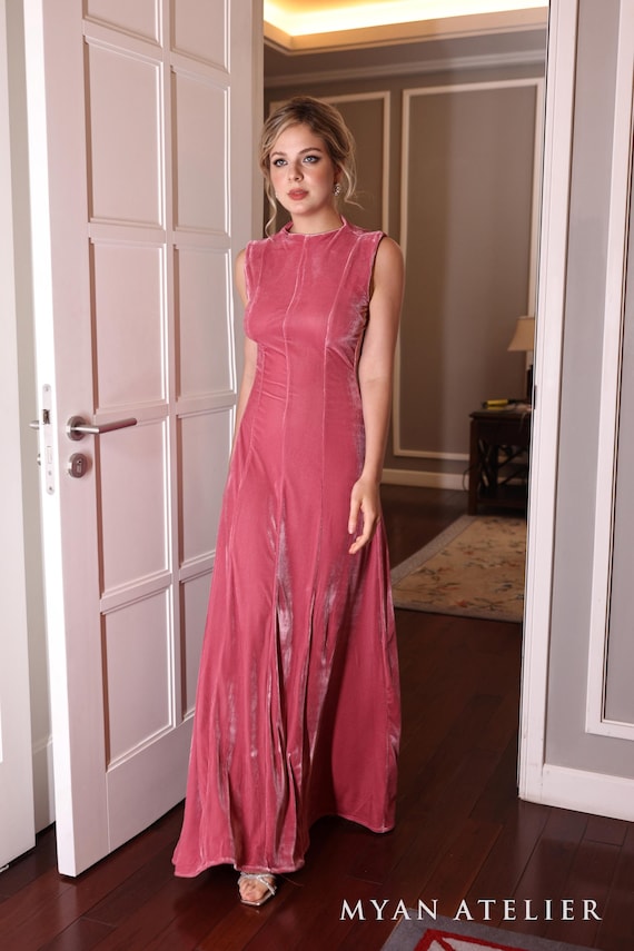Sleeveless High Neck Maxi Gown RILEY, Elegant Rose Dress, Formal Velvet  Dress, Floor Length Velvet Gown, Velvet Dress Women, Custom Dress - Etsy  Israel