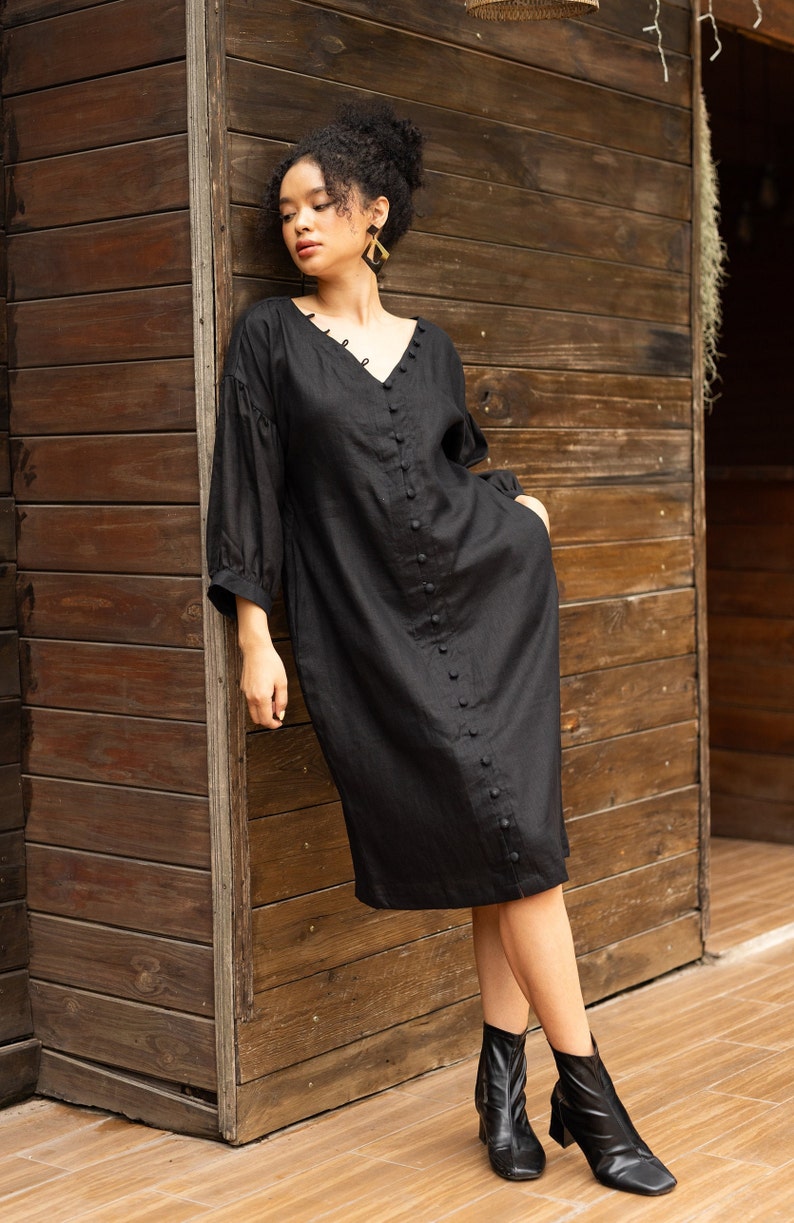 Leinenkleid mit Knopfleiste RAINA, schwarzes Leinenkleid, Leinen-Midikleid, V-Ausschnitt-Leinenkleid, Leinenkleid mit langen Ärmeln, Plus-Size-Kleid Bild 2