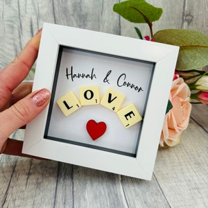 Marco de Scrabble, marco de fotos personalizado, marco de fotos de Scrabble, regalo de fotos familiares, impresión de amor para parejas, regalos de boda para señor y señora
