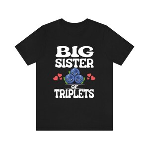 Große Schwester von Triplets Shirt, Große Schwester von Triplets Geschenk, Triplet Schwester Shirt, Baby Ankündigung Geschenk T-Shirt