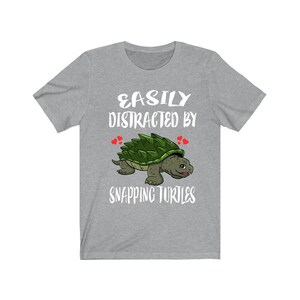 Facilement distrait par la chemise des tortues serpentines, la chemise de l’amoureux de la tortue, la chemise de la tortue, le cadeau de l’amour de la tortue, la chemise d’animal