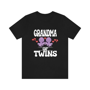 Grandma Of Twins Octopus Shirt, Grandma Of Twins Gift, Grandma Of Twins Announcement Grandmother Gift T-Shirt