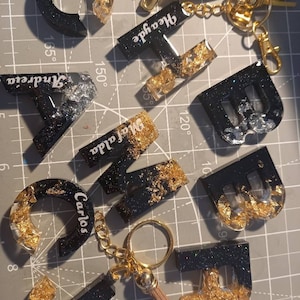 Resin Letter Keychain Black or White with Gold or Silver leaf /Resin Initial Keychain/Black or White Letter Keyring with Gold or Silver Leaf