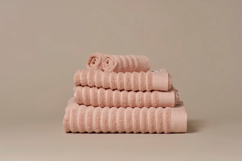 Luxury Organic Cotton Towels Sustainable Eco-friendly Bathroom Towels in Ribbed Design Blush Pink