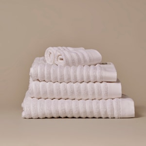 Luxury Organic Cotton Towels Sustainable Eco-friendly Bathroom Towels in Ribbed Design White