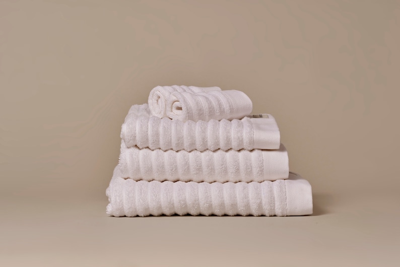 Luxury Organic Cotton Towels Sustainable Eco-friendly Bathroom Towels in Ribbed Design White