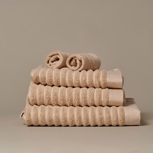 Luxury Organic Cotton Towels Sustainable Eco-friendly Bathroom Towels in Ribbed Design Natural