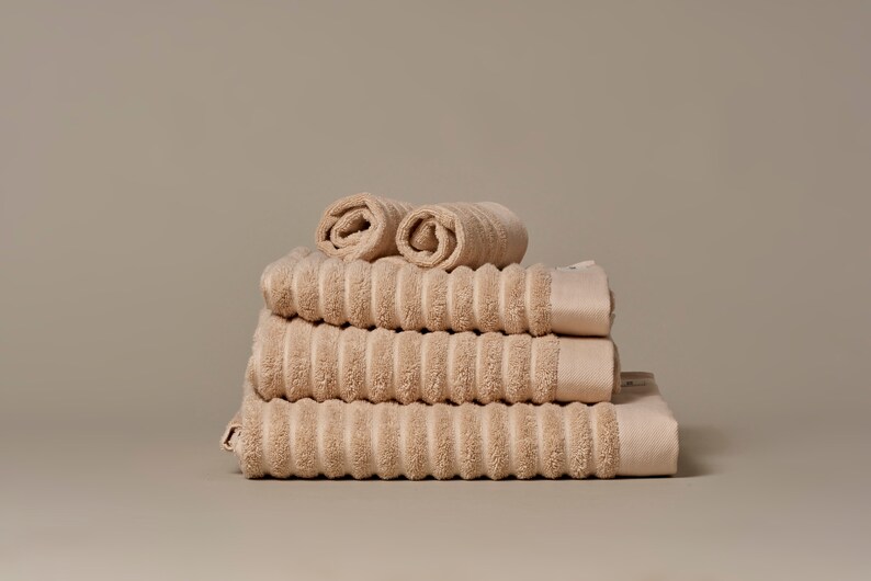 Luxury Organic Cotton Towels Sustainable Eco-friendly Bathroom Towels in Ribbed Design Natural