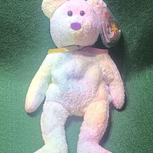 Groovy1 MINT RARE Ty &quot; Groovy &quot; was Born With Errors in 1999 which makes this Vintage Retired Bear Unique being highly sought after..