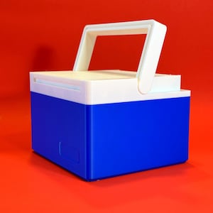 Blue Ice Cooler Deck Box för Magic The Gathering MTG EDH Commander Anpassad Deck Box TCG Förvaring Passar 100 Dubbelslevade TCG-kort