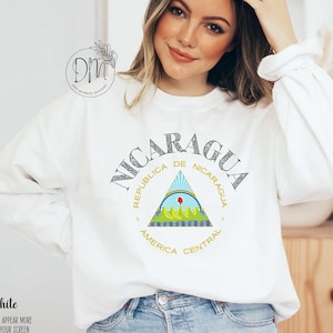 Nicaragua Sweatshirt, Nicaraguense Crewneck, Latina Gift for Nicaraguan Mom Gift, Nicaragua Flag Sweatshirt Hispanic Heritage Month Crewneck