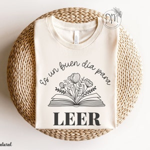 Maestra Shirt, Es Un Buen Dia Para Leer Shirt, Spanish Book Lover Tee, Bibliotecaria Shirt, Bilingual Teacher Gift for Spanish Teacher Shirt