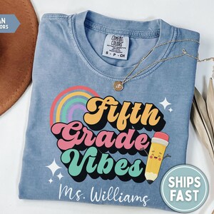 Fifth Grade Shirt Fifth Grade Teacher Shirt Custom Fifth Grade Tshirt 5th Grade Team Personalized Teacher 5th Grade Shirt 5th Grade Vibes imagem 3