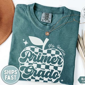 Primer Grado Shirt, Personalized Maestra Shirt, Hola Primer Grado Shirt, Maestra Bilingue Shirt Bilingual First Grade Tshirt