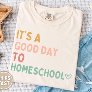 Homeschooling Shirt Homeschool Mom Shirt Good Day to Homeschool Shirt Homeschool Mom Gift for Homeschooling Mama Shirt Comfort Colors immagine 1