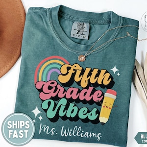 Fifth Grade Shirt Fifth Grade Teacher Shirt Custom Fifth Grade Tshirt 5th Grade Team Personalized Teacher 5th Grade Shirt 5th Grade Vibes imagem 1