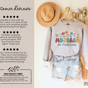 Sudadera Mujeres En Medicina, Latinas en Medicina, Sudadera Enfermera, Doctora Crewneck, Latina MD Grad Gift, Latina Nursing Grad Gift imagen 2